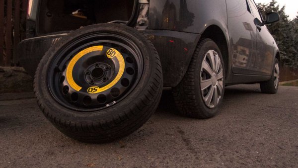 Процедурата може да отнеме няколко минути, през които не трябва да бъде прекъсвана и компресорът не трябва да се изключва. Ако по някаква причина след около 10 минути напомпването не е дало ефект и гумата си седи на "капла" ще трябва да потърсите услугите на пътна помощ, мобилен сервиз за гуми или приятел.